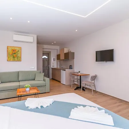 Apartment Plaka